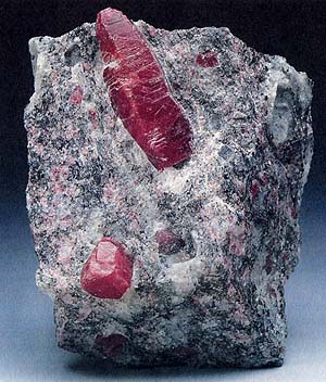 Корунд камень, минерал, минералы, камни, кристалл, натуральные камни, камнии минералы, название камней и минералов, природные камни :: Оксиды игидрооксиды :: Камни и минералы, самоцветы, горные породы, химия и физикакамня ::